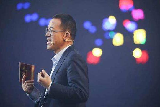 一个是部长，一个是班长，为什么最后资历平平的他成了新东方的头