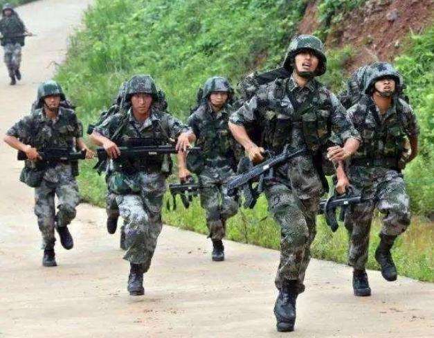 涨知识了，卫生巾在部队还能这样用！老兵描述训练全靠它