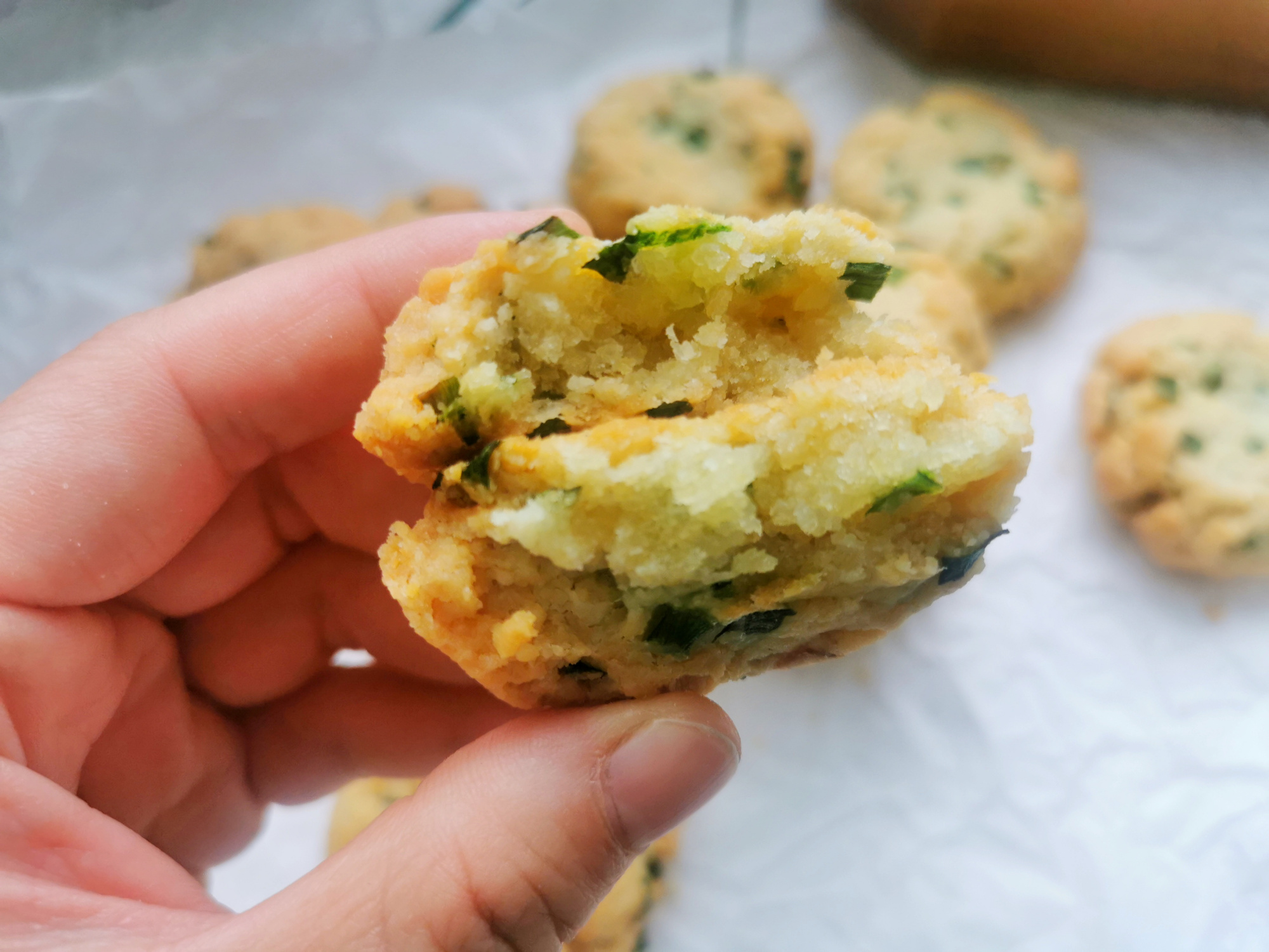 没有黄油怎么做香葱饼干,不要黄油香葱曲奇饼干的做法