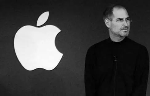 被全世界封神的乔布斯，也是位普通又孤独的父亲