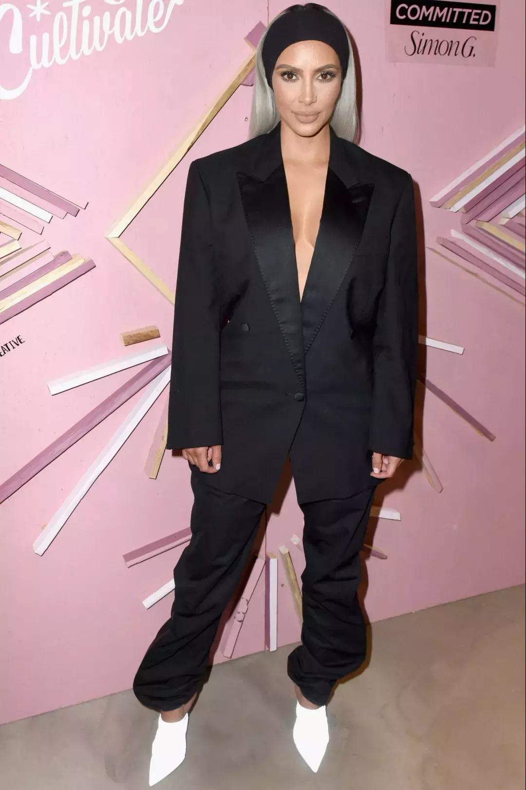 穿上西装我就必须彬彬有礼,像大人一样穿上一身帅气西装