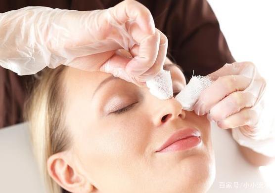 最简单有效去除黑头的办法,如何收缩毛孔去黑头最有效的方法