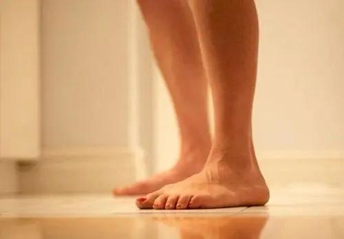 青筋明显说明肝脏出了大问题,青筋暴起的病