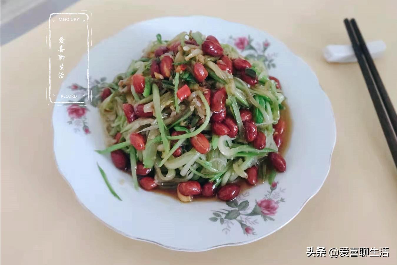 夏至后这菜正当季，买来擦丝加花生一起拌，酸香开胃，天热吃真爽