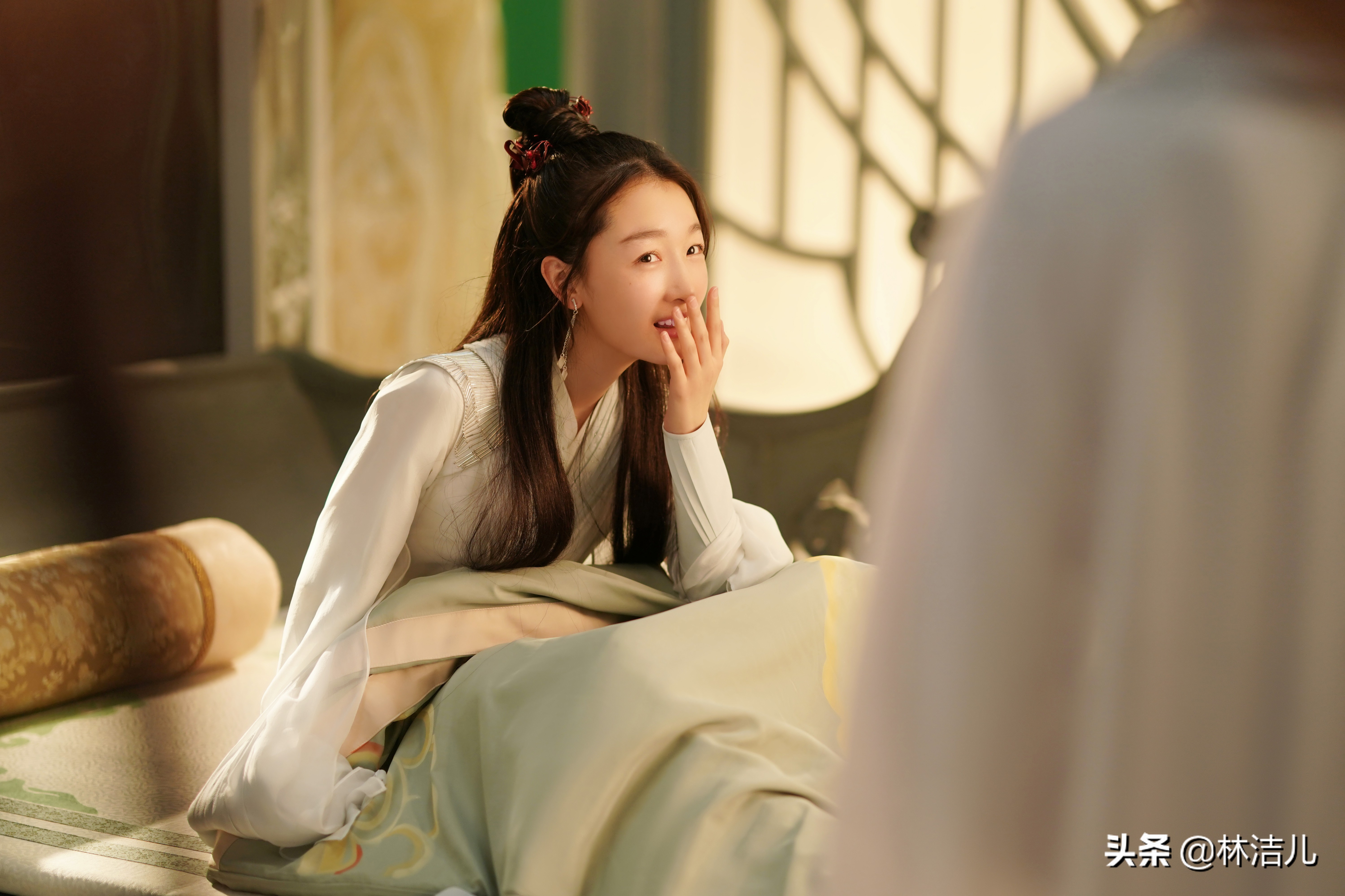 周冬雨最近的妆容教程,周冬雨肿眼泡