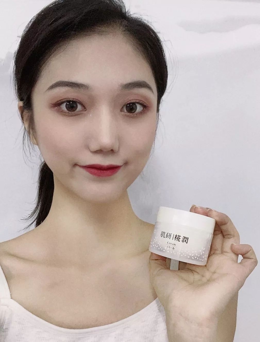 细纹已经开始向你宣战!赶紧pick好你的第一瓶抗初老产品