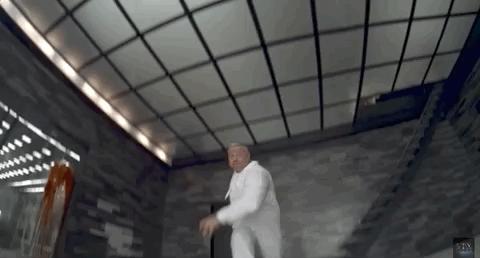 风骚律师秒变JohnWick，这部限制级动作片，不止连环暴头那么简单