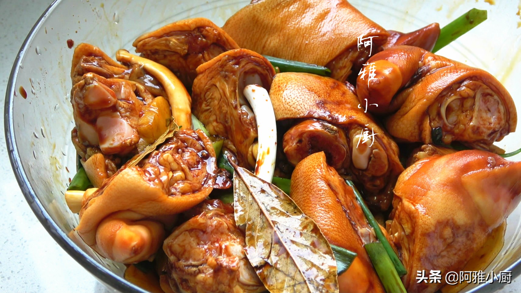 猪蹄不放油怎么做好吃又软烂,猪蹄新做法酥香软烂外焦里嫩