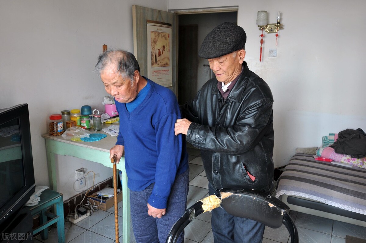 脑梗不能马上扶起来,脑梗早期不能溶栓用什么药