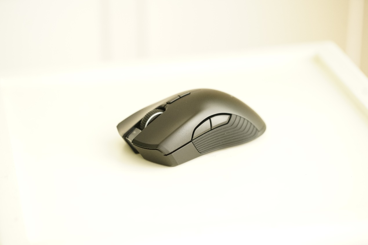 雷蛇曼巴眼镜蛇无线版鼠标开关键,雷蛇曼巴眼镜蛇无线版灯光