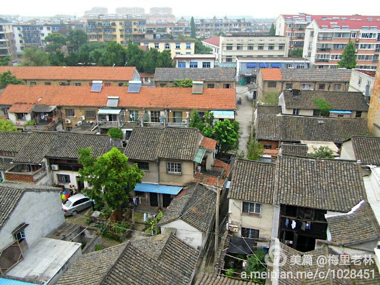 王店古称梅里，始建于五代后晋天福年间，距今有1000多年（2）。