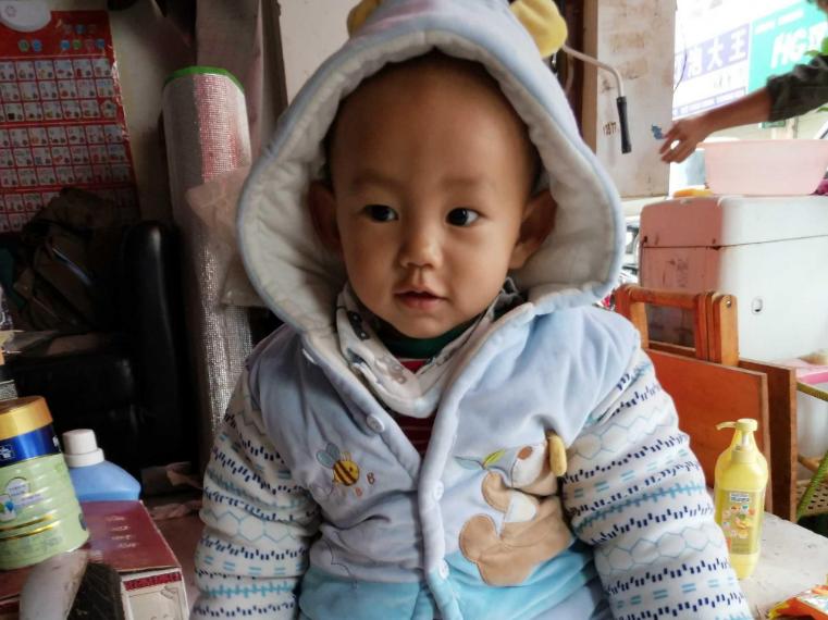 宝宝小手发凉还有汗怎么回事,冬天宝宝手脚冰凉要警惕