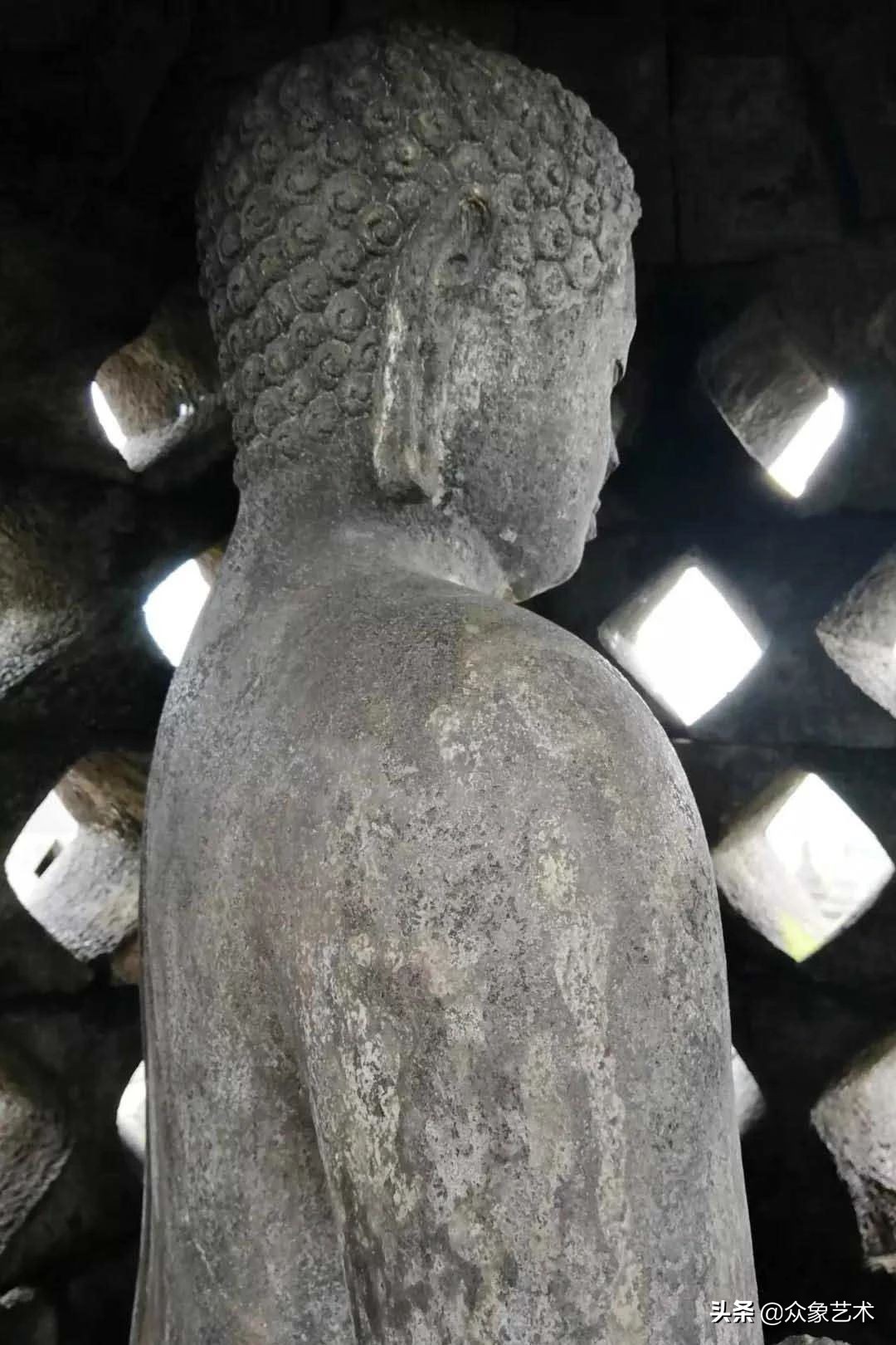 世界最大的佛寺在哪里,婆罗浮屠塔附近寺庙