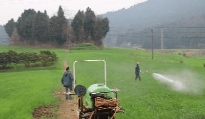 疫情防控和农机春耕两不误,抗疫春耕两不误安全保电到田间