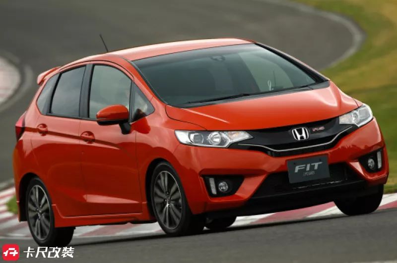 白色本田飞度潮享版怎么改装好看,7万买飞度60万改装