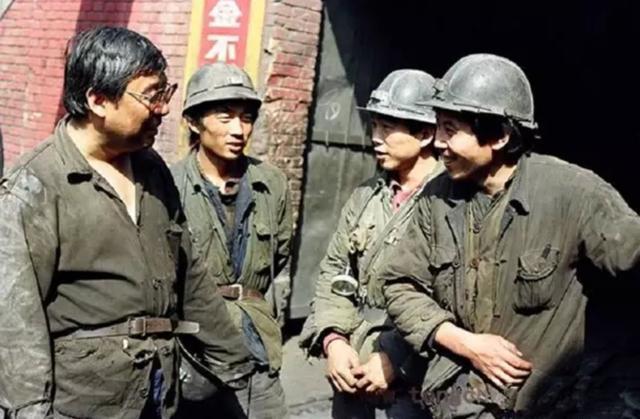 路遥谈贾平凹哭了,贾平凹评价路遥经济困难