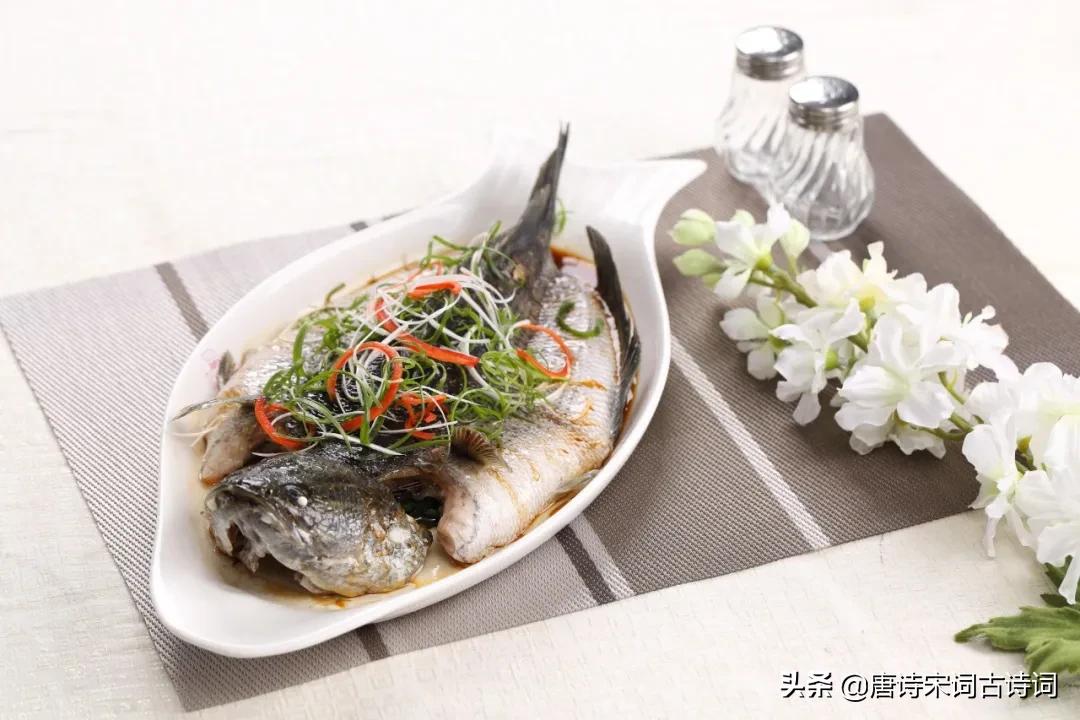 秋风起，木叶飞，鲈莼有味，游子思归