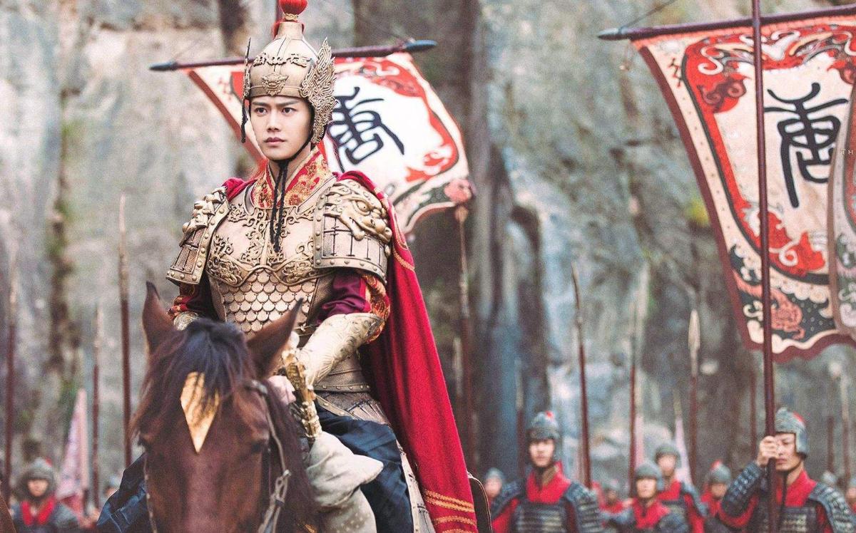 唐代女子流行的穿搭,唐朝女性抹胸长裙搭配