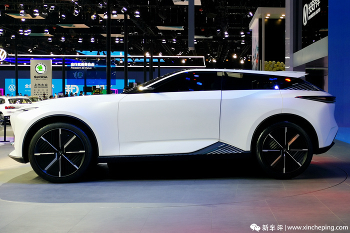 吉利星瑞和高尔夫8哪个更值得买,高尔夫和星瑞