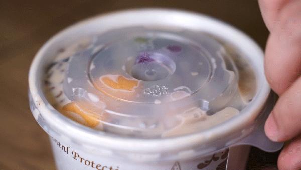 就这家连门都没有的2㎡小店,居然能在上海红17年?