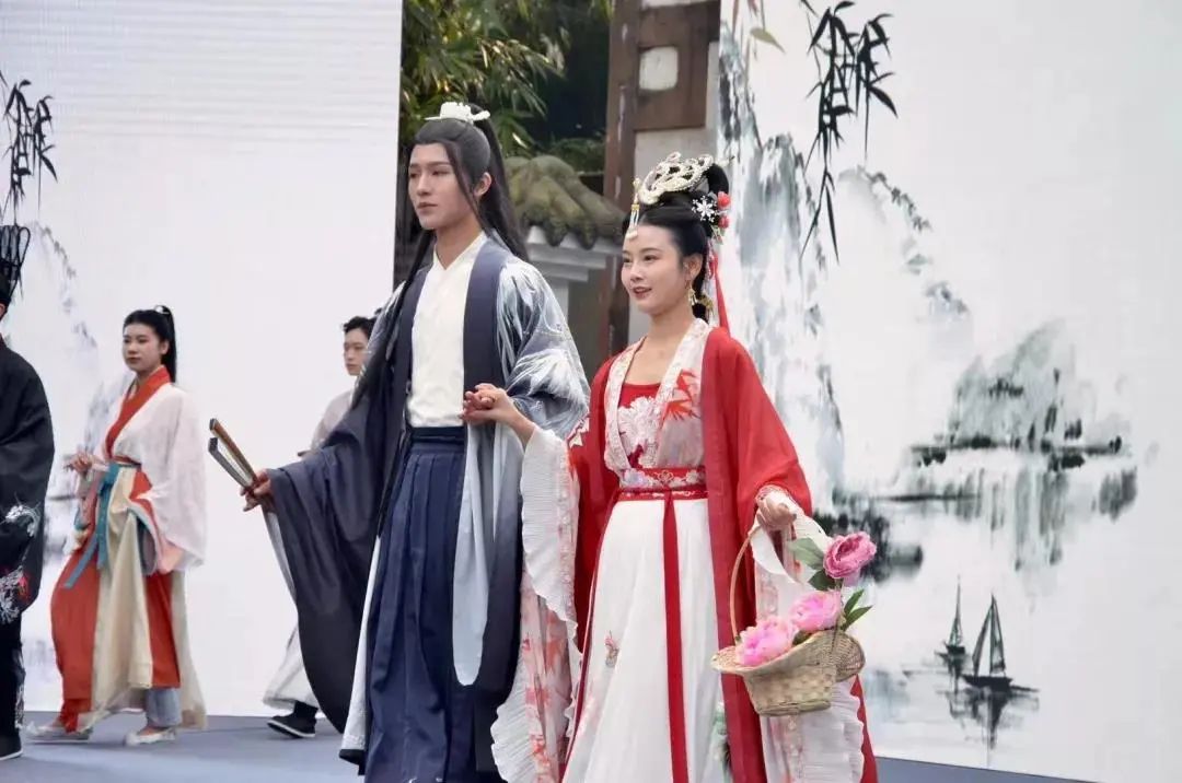 成都平均薪水,成都各区平均工资排名