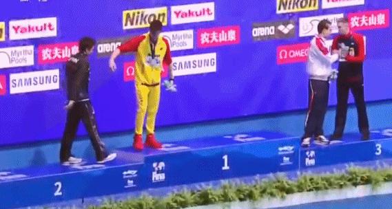 霍顿式闹剧孙杨霸气回应,孙杨霸气回应霍顿动图