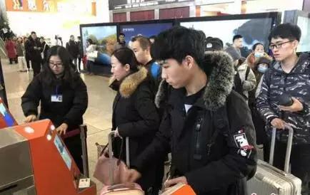 河南“水果猎人”走遍东南亚雨林,吃过600多种水果;月球上长出第一株绿芽,种子培育来自安阳丨大河早新闻