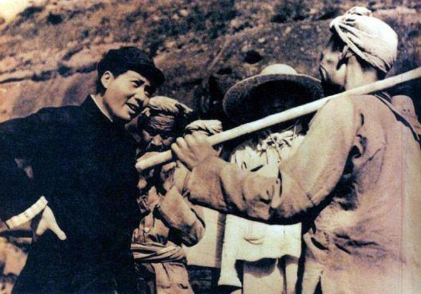 1948年毛主席遭精准轰炸，九死一生，一封电报让内鬼浮出水面