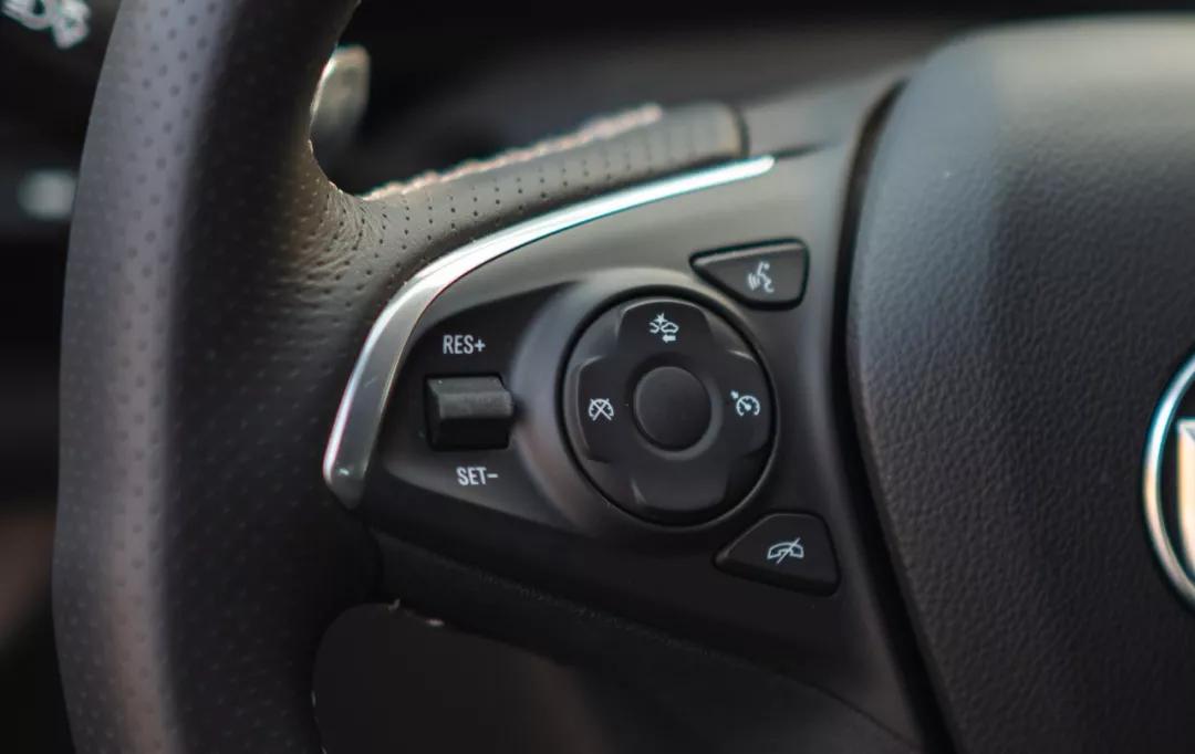 君威gs适合入手吗,小白买车速腾和君威建议买哪个