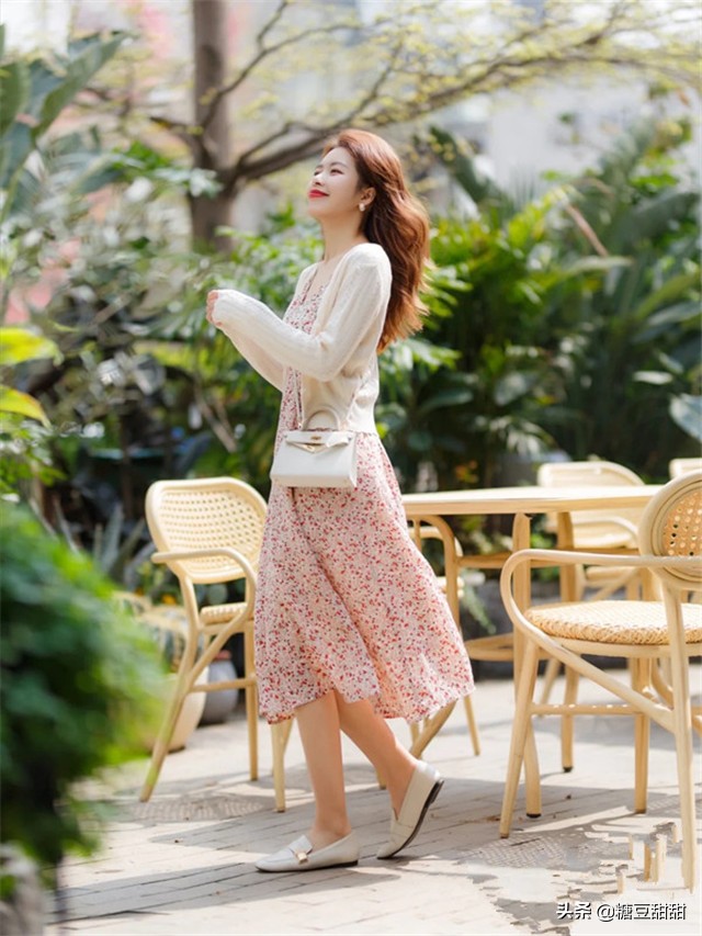 时尚穿搭今春法式奶奶鞋火了,奶奶鞋怎么搭配好看最新款