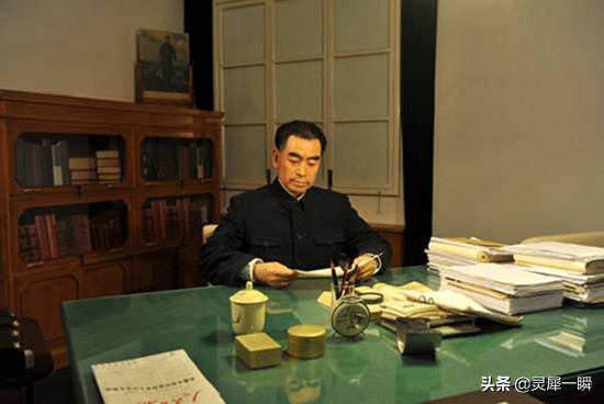 那一年,周总理和傣族人们一起欢度泼水节,却差点一*不起病**