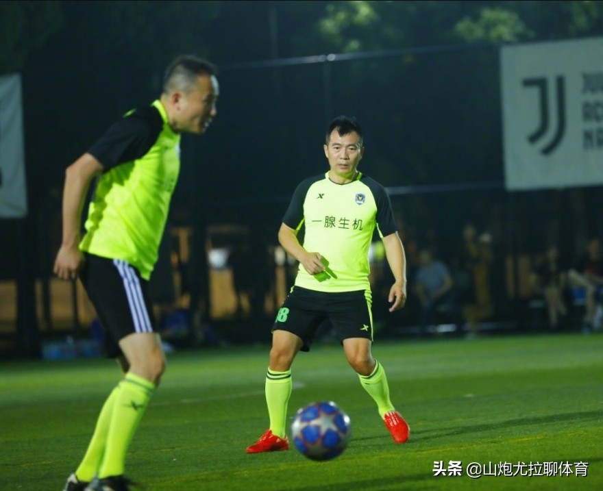 黄健翔最后一次射球,黄健翔英格兰90分钟结束战斗