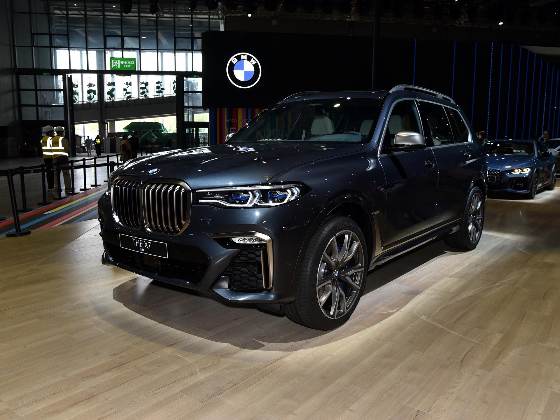 宝马x7跟库里南底盘详细对比,宝马x7库里南对比