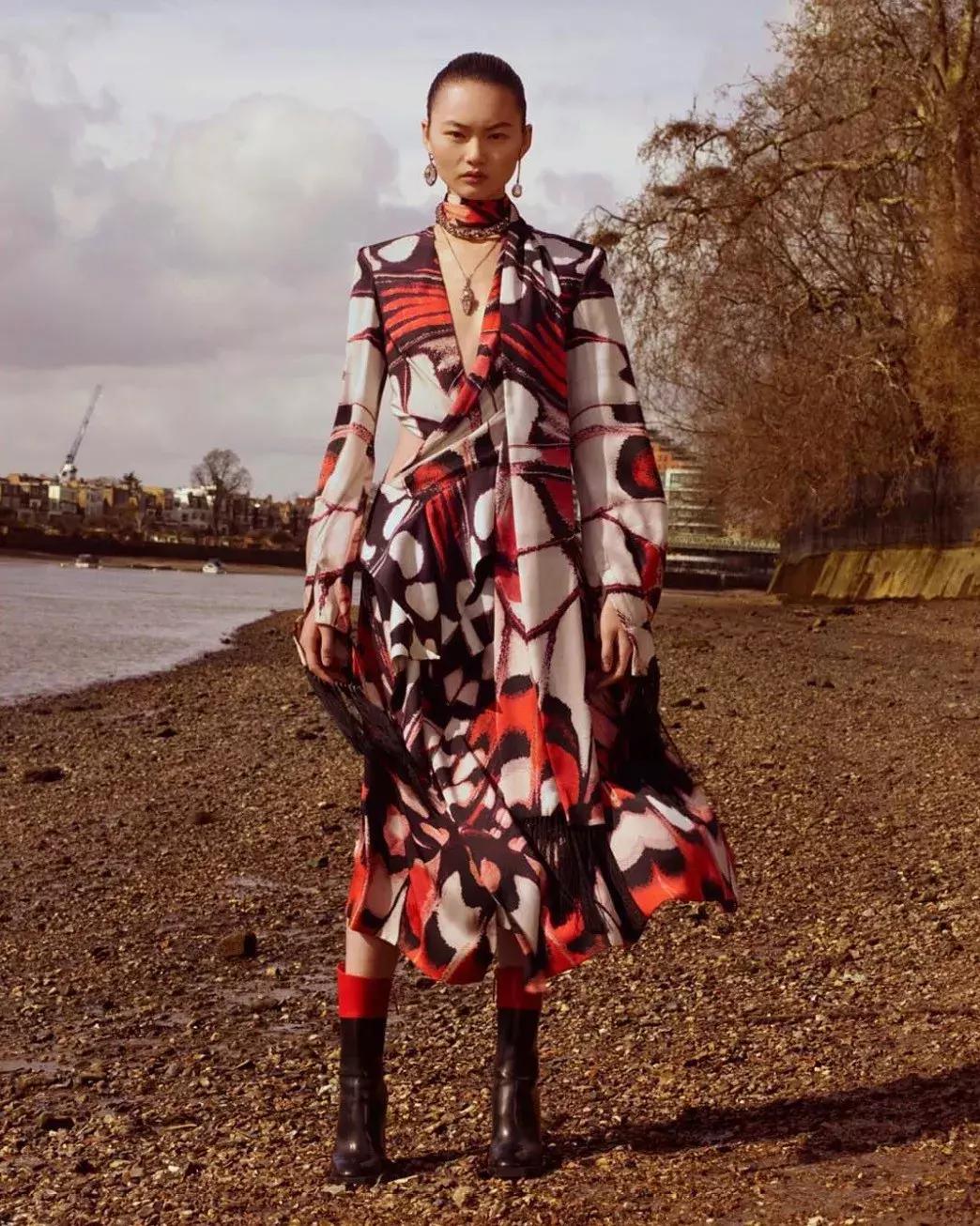 想要冬天穿出高级感,冬天围巾这样系简单又时尚好喜欢