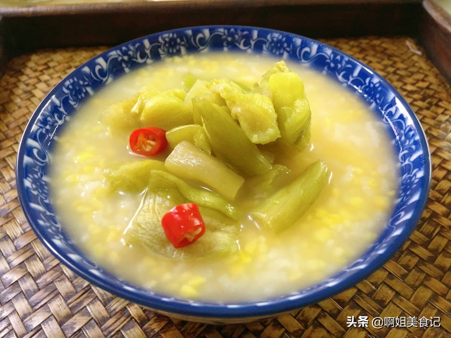 七月，我家早餐天天吃它，酸辣开胃，做一罐吃半年