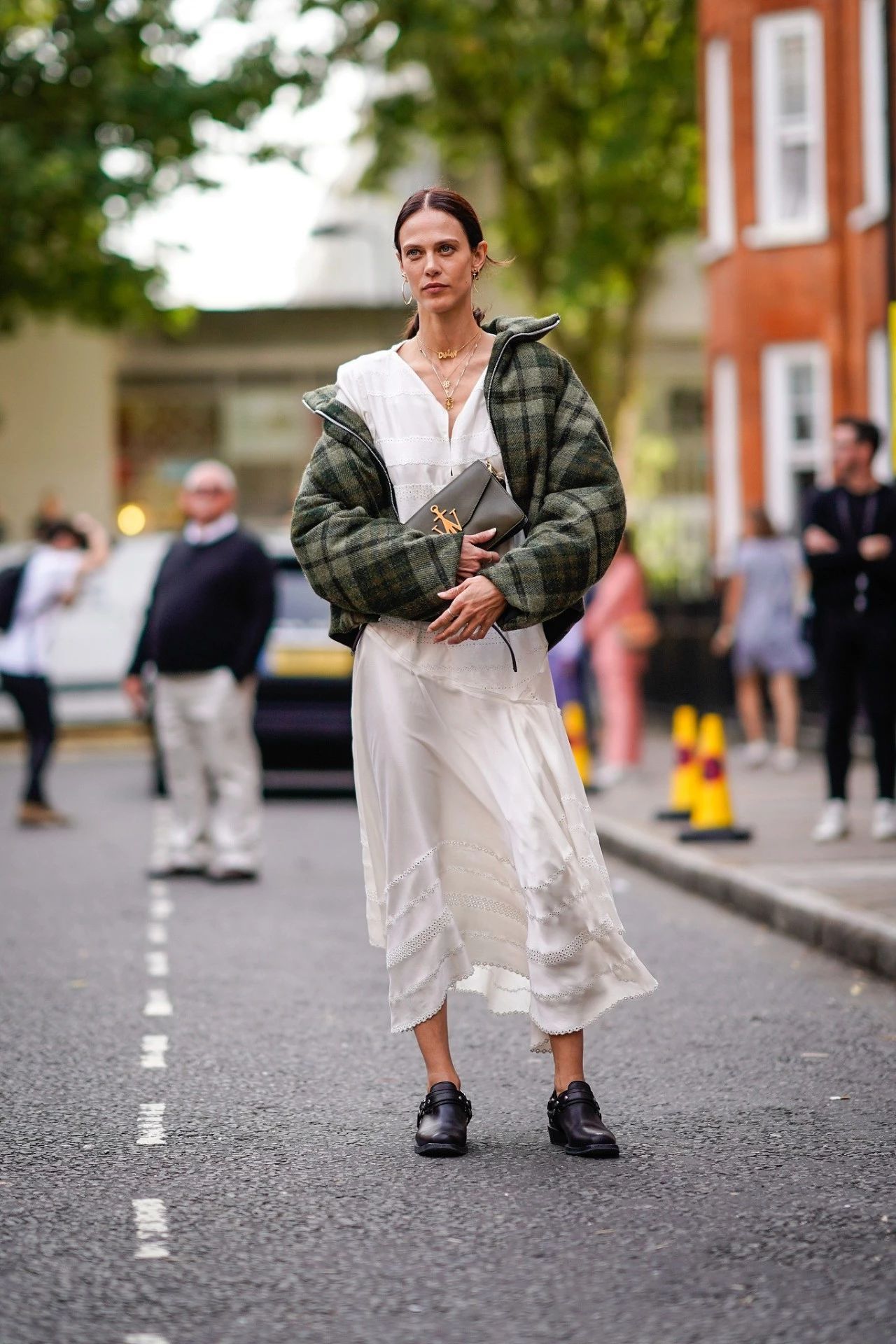 150斤面包服显瘦,面包服加直筒裤