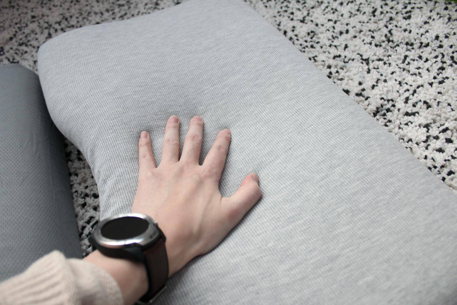 乳胶和太空记忆棉枕头哪个好,记忆棉波浪枕头真实测评