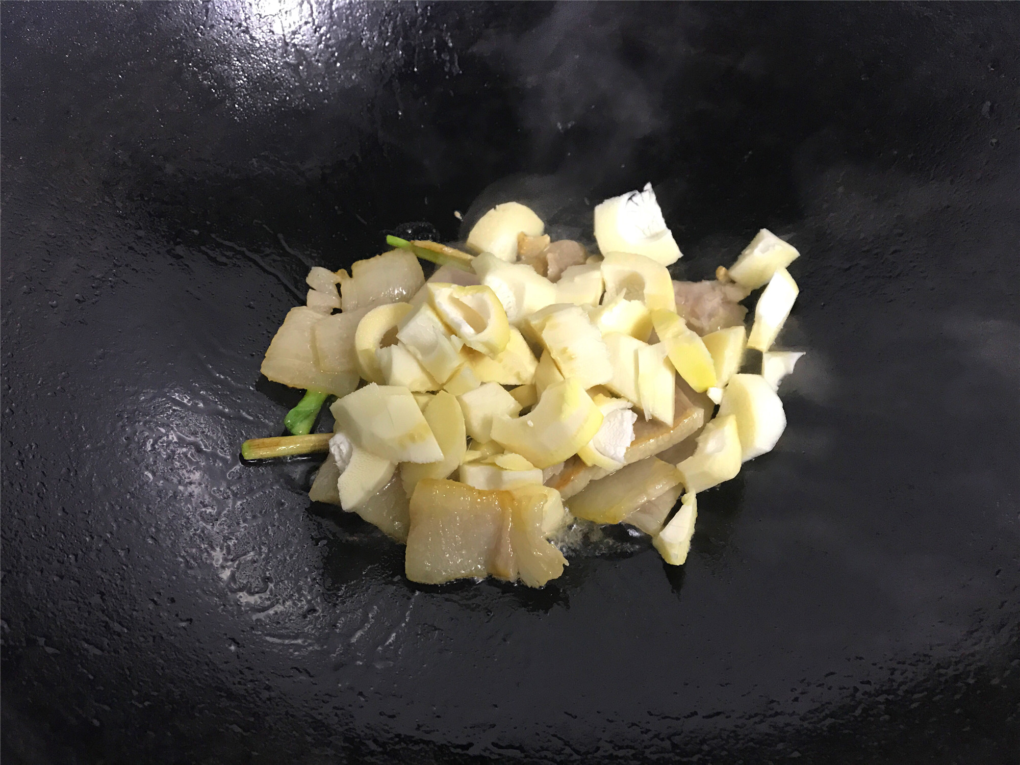 河蚌的既简单又好吃的做法,河蚌的做法最正宗的做法