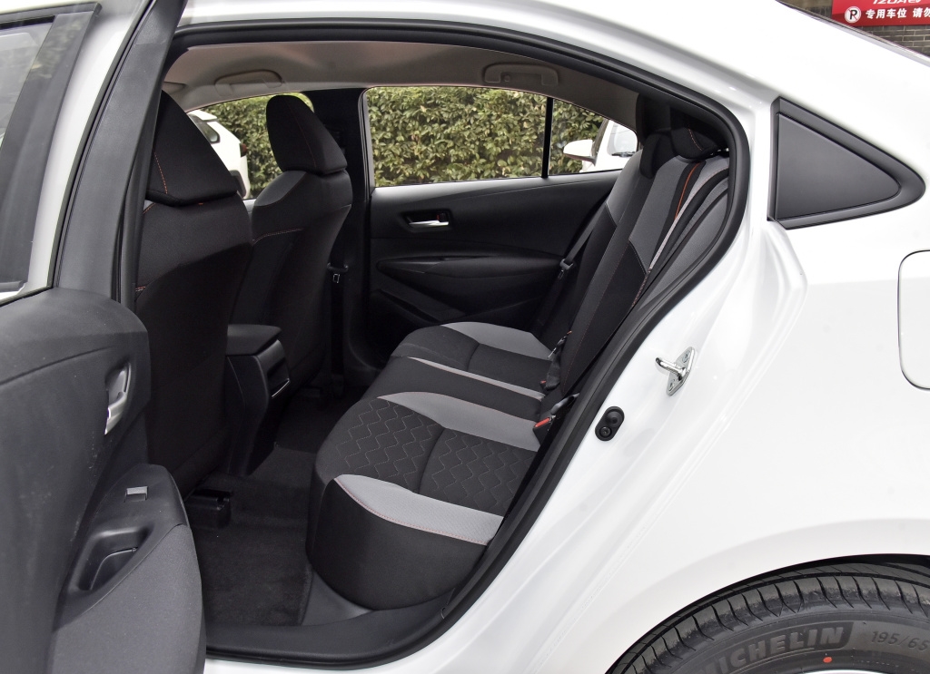 从5个方面简评丰田卡罗拉,测评丰田卡罗拉双擎