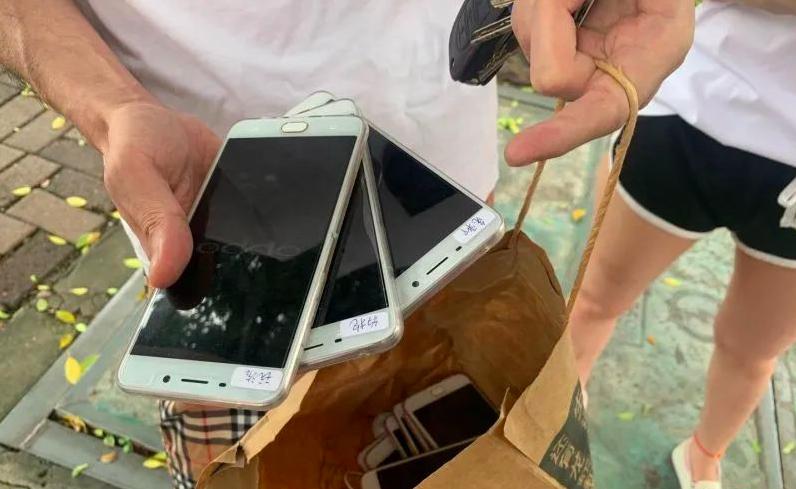 抖音男主播衣着暴露违规被警告,男主播衣着暴露违规被警告