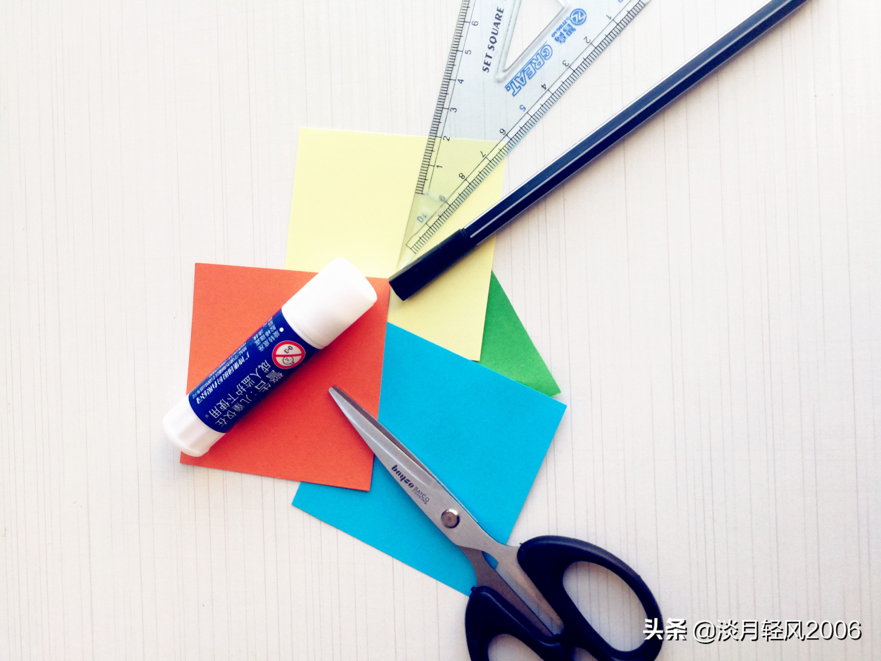 黄色卡纸向日葵创意美术作品,用卡纸折向日葵最简单的方法