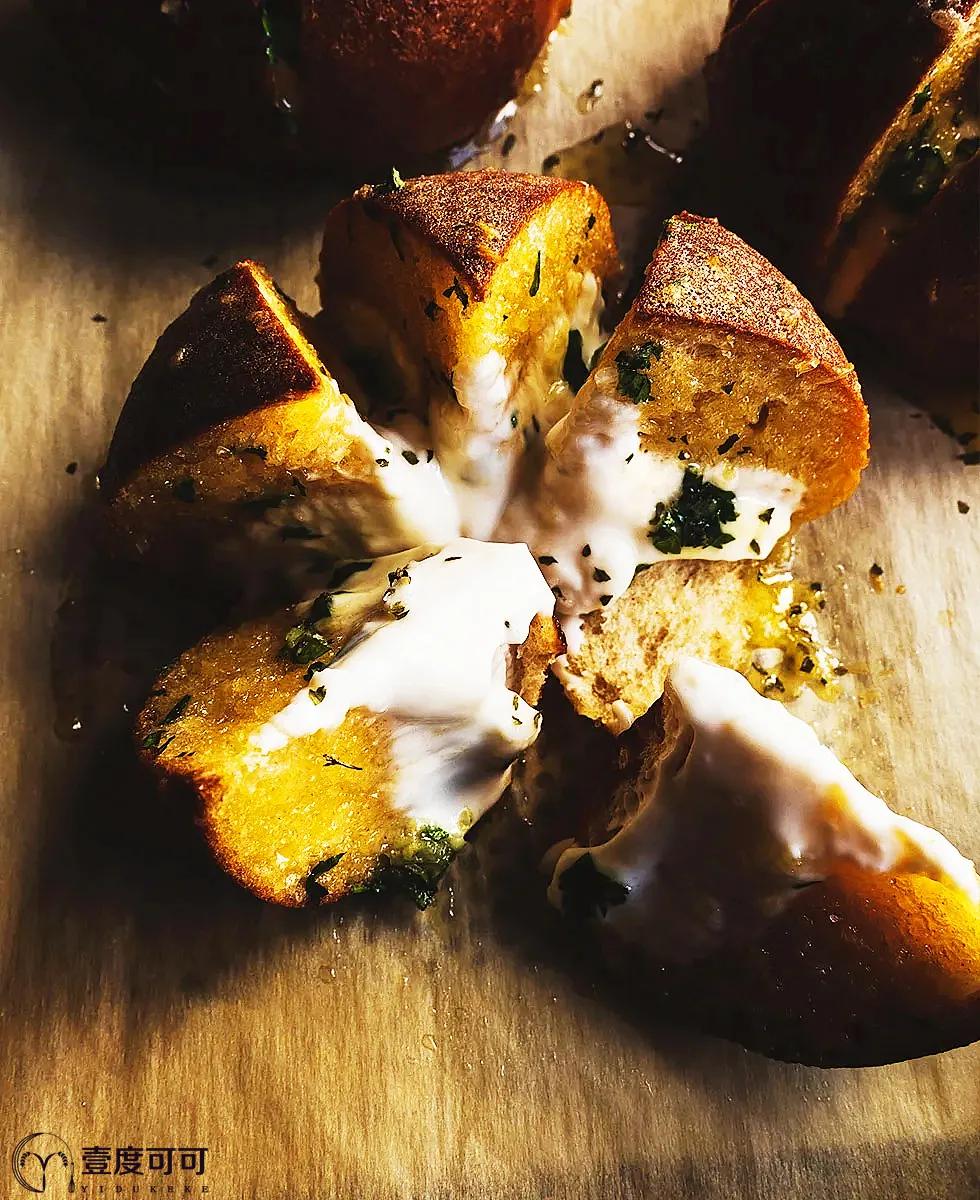 韩国蒜香黄油面包的做法,奶油芝士夹心面包