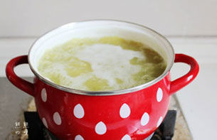 绿豆汤是红色解暑还是绿色解暑,绿豆汤真的是解暑神器