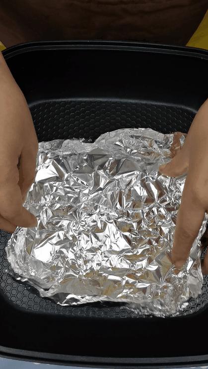 锡纸粉丝花甲煲家常做法,锡纸花甲粉丝煲砂锅的做法视频