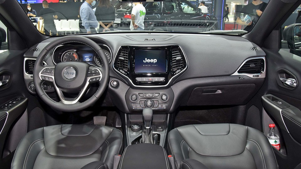 jeep自由光费用,jeep自由光开两年能卖多少钱