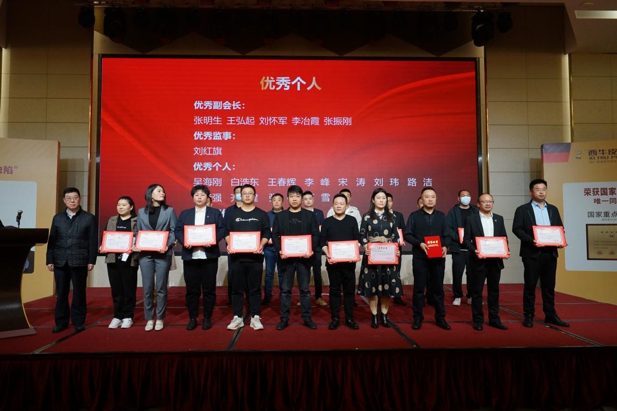 不忘初心同努力牢记使命共奋进,不忘初心担使命携手奋进新时代