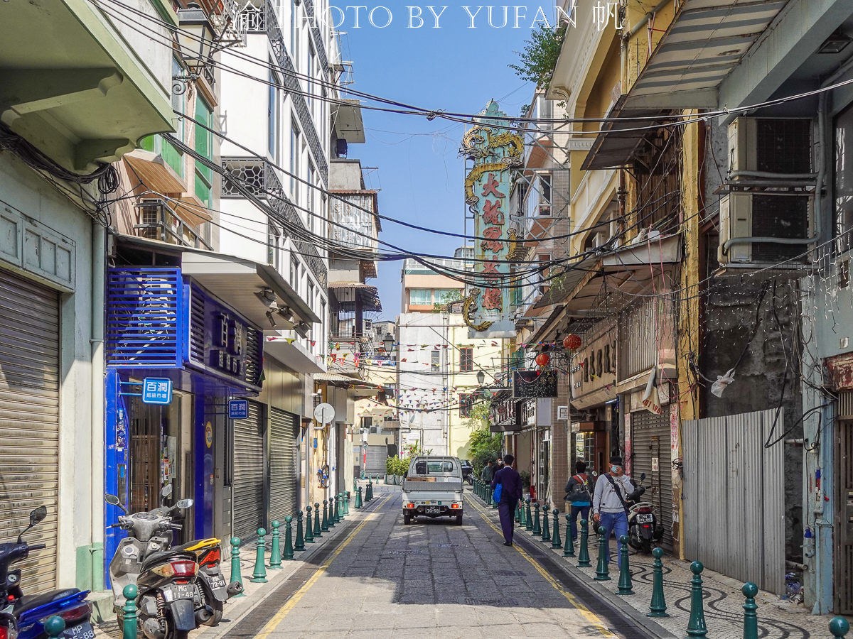 闲逛老店林立的澳门十月初五老街，菜市场的菜价有些出乎意料