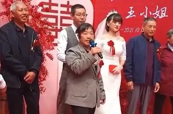 男方母亲婚礼致辞火了,结婚新郎父亲母亲讲话