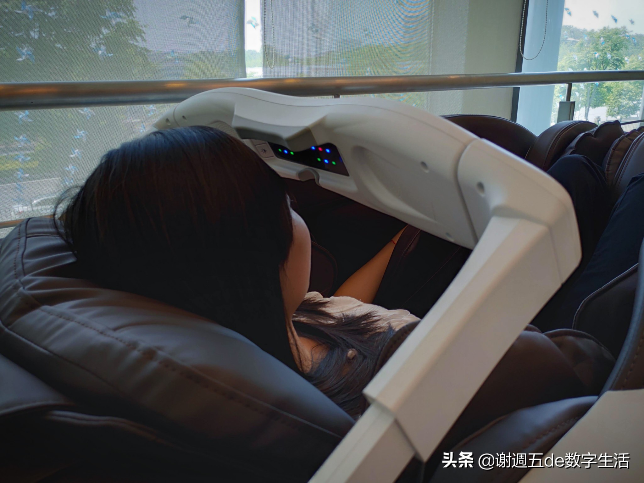 让健康和孝心陪伴妈妈每一天，督洋按摩椅线下选购实录