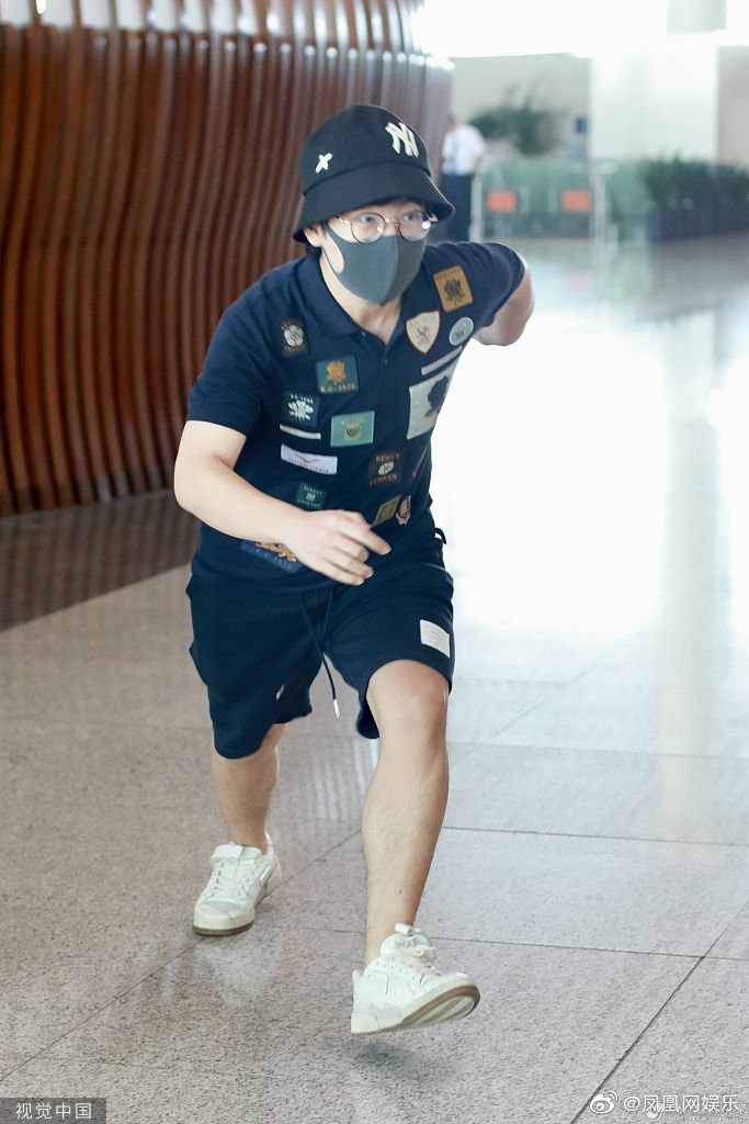 吴秀波盛装出席,吴秀波出席私人宴会